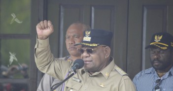 PR SETAHUN DITUNTASKAN tingginambutBUPATI-SAAT-MEMBERIKAN-SAMBUTAANNYA-PADA-PERESMIAN-di-tingginambut