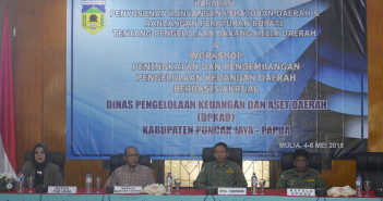 BENAHI INVENTARISASI ASET, SISTEM KEUANGAN BERBASIS AKRUAL DAN PENGURUSAN PENSIUN, DPKAD ADAKAN WORKSHOP Plh. Sekda, Kepala DPKAD, Kepala PT. Taspen Jayapura dan Pemateri dari UGM