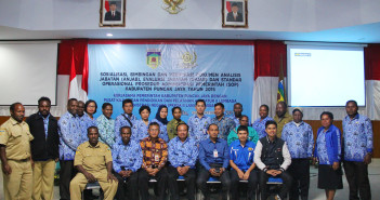 TINGKATKAN PEMAHAMAN DALAM JABATAN, PEMKAB ADAKAN SOSIALISASI ANJAB DAN EVJAB FOTO BERSAMA TIM LAN MAKASSAR, PANITI PEYELENGGARA DAN PARA PESERTA SOSIALISASI