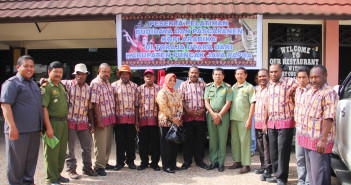 Demi Meningkatkan Kualitas Kopi Mulia, Para Petani Mengikuti Pelatihan Mengelola Kopi dengan Baik di Toraja Utara Foto Bersama Peserta Pelatihan Dishutbun Puncak Jaya & Dishutbun Toraja Utara