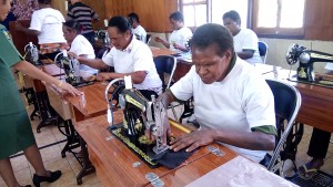 Pelatihan Jahit Menjahit Perempuan Papua Khususnya Puncak Jaya di Aula Distrik Mulia