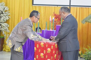 Peluncuran Pelayanan Dukcapil Go Mobile, dimana dilakukan uji Teleconference antara Bupati dan Masyarakat Distrik Ilu