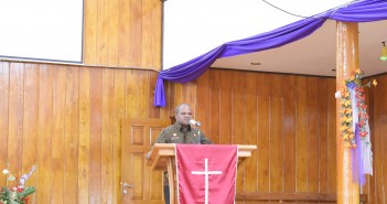 SEMINAR SEHARI MRP, SELAMATKAN MANUSIA DAN TANAH PAPUA Sambutan Bupati Puncak Jaya sekaligus membuka Acara Seminar Sehari MRP di Gereja GIDI Emaus