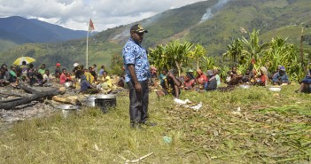 KUNJUNGAN KERJA ANGGOTA DPRD, MATIUS WONDA: PERLU ADANYA KERJASAMA DARI SELURUH ELEMEN DALAM KEMAJUAN PEMBANGUNAN DAERAH Kunjungan kerja Anggota DPRD Puncak Jaya Matius Wonda, S.IP di Distrik Gurage.