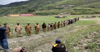 KUNJUNGI ILU, BUPATI YUNI PASTIKAN KETERSEDIAAN PANGAN DI PUNCAK JAYA MASIH SANGAT CUKUP 1