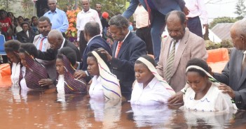 Pembaptisan oleh Para Pendeta