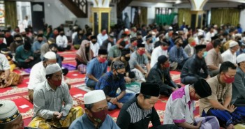 IDUL ADHA DI PUNCAK JAYA, JAMAAH AL MUJAHIDIN MULIA PERINGATI DENGAN SEDERHANA Suasana Jamaah Shalat Idul Adha