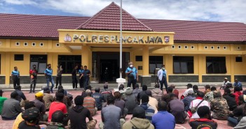 MINTA KEJELASAN DARI PEMANGGILAN KEJATI, MASYARAKAT PUNCAK JAYA DATANGI MAPOLRES PUNCAK JAYA IMG-20210115-WA0048