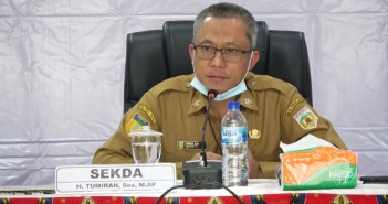 REKANAN TIDAK SELESAIKAN PEKERJAAN TEPAT WAKTU, SEKDA : AKAN ADA SANKSI TEGAS Sekda Tumiran, S.Sos, M.AP