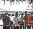 Bupati Puncak Jaya saat Meresmikan  82 Pembangunan Fisik secara simbolis