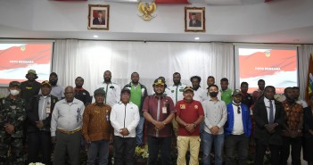 AKSI BERANTAS 4 PENYAKIT MASYARAKAT PUNCAK JAYA, FPPJ dan GMKI BEBERKAN ALASANNYA Asisten I Setda seusai Rapat Pembahasan