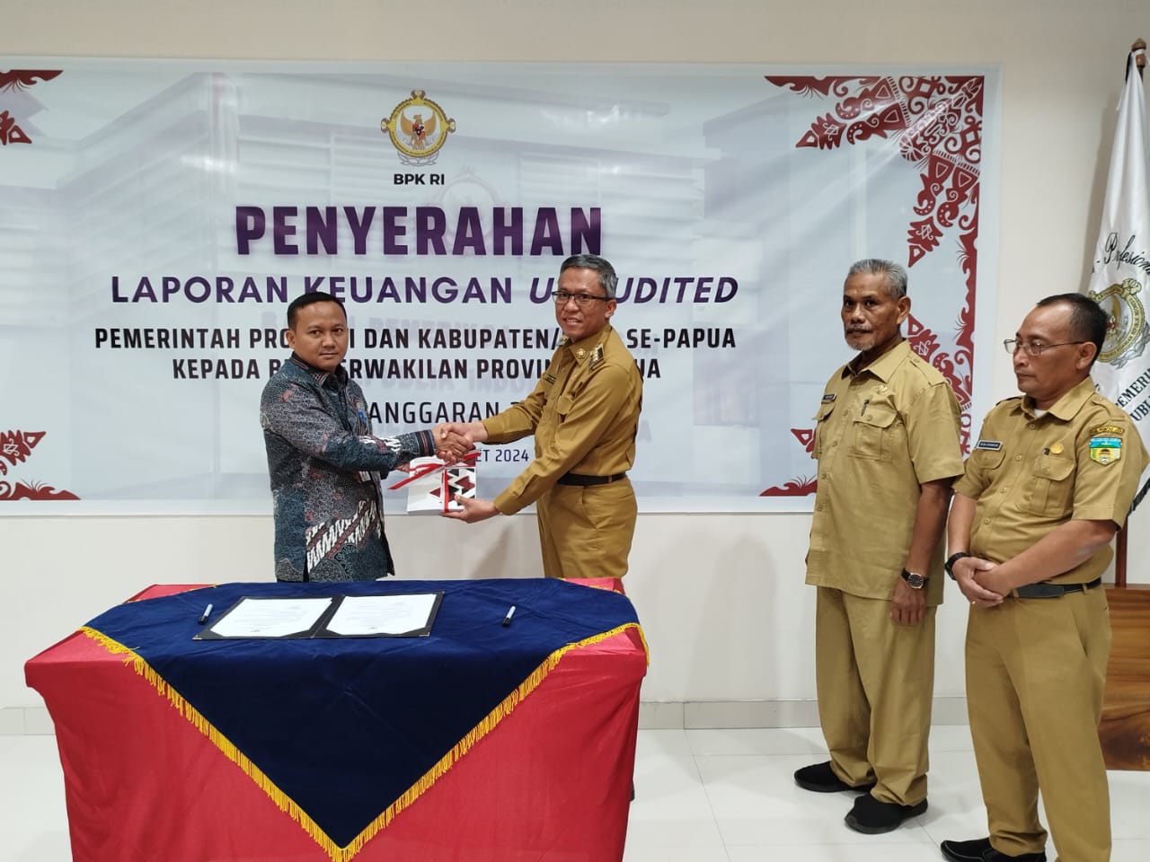 PJ BUPATI PUNCAK JAYA SERAHKAN LKPD UNAUDITED TA 2023 PADA BPK RI ...